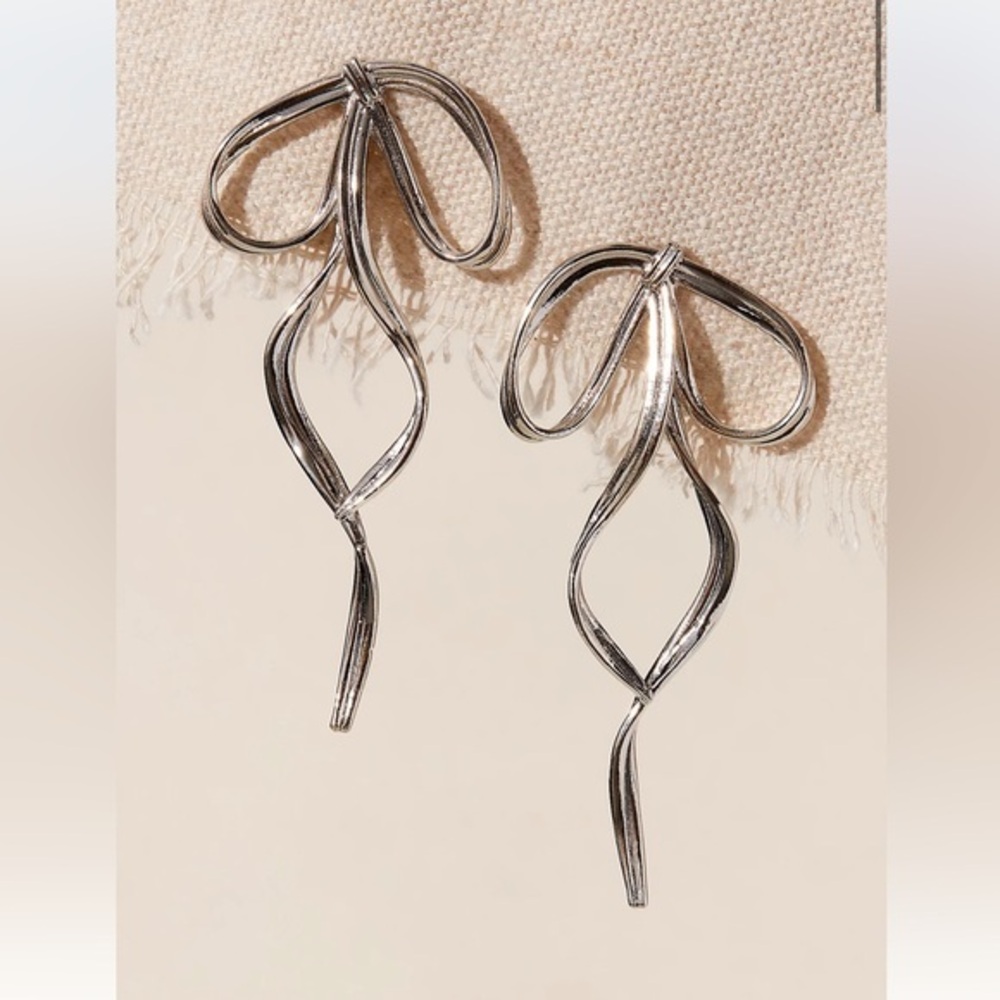Free people Silver bow earrings pair
